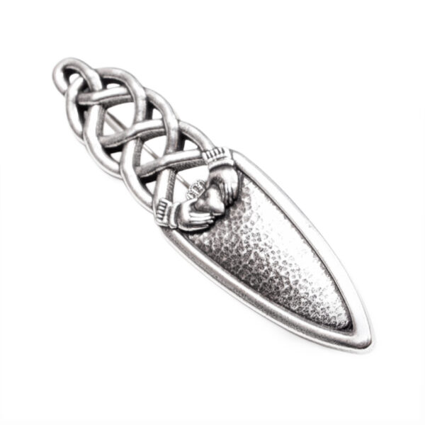 Claddagh Twist kilt pin, square product view
