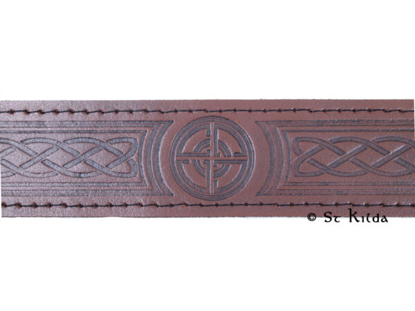 OLYMPUS DIGITAL CAMERA Celtic embossed kilt belt detail view 1